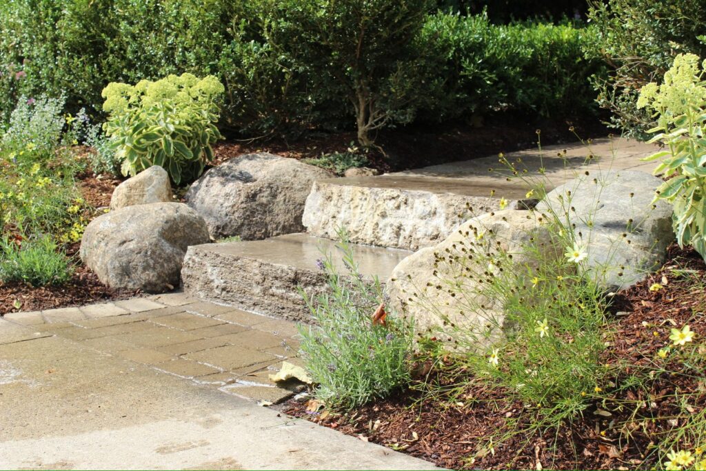 Beautiful natural flagstone walkway and stairs Guelph / Acton